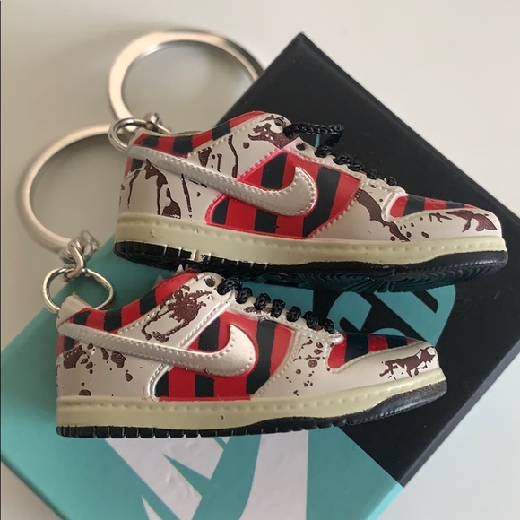 ‼️ONLY 4 LEFT‼️Freddy Krueger x Nike SB Dunk Low Keychains - Picture 3 of 14